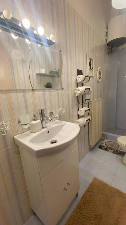 Cozy Minimal Apartment Пирей Экстерьер фото