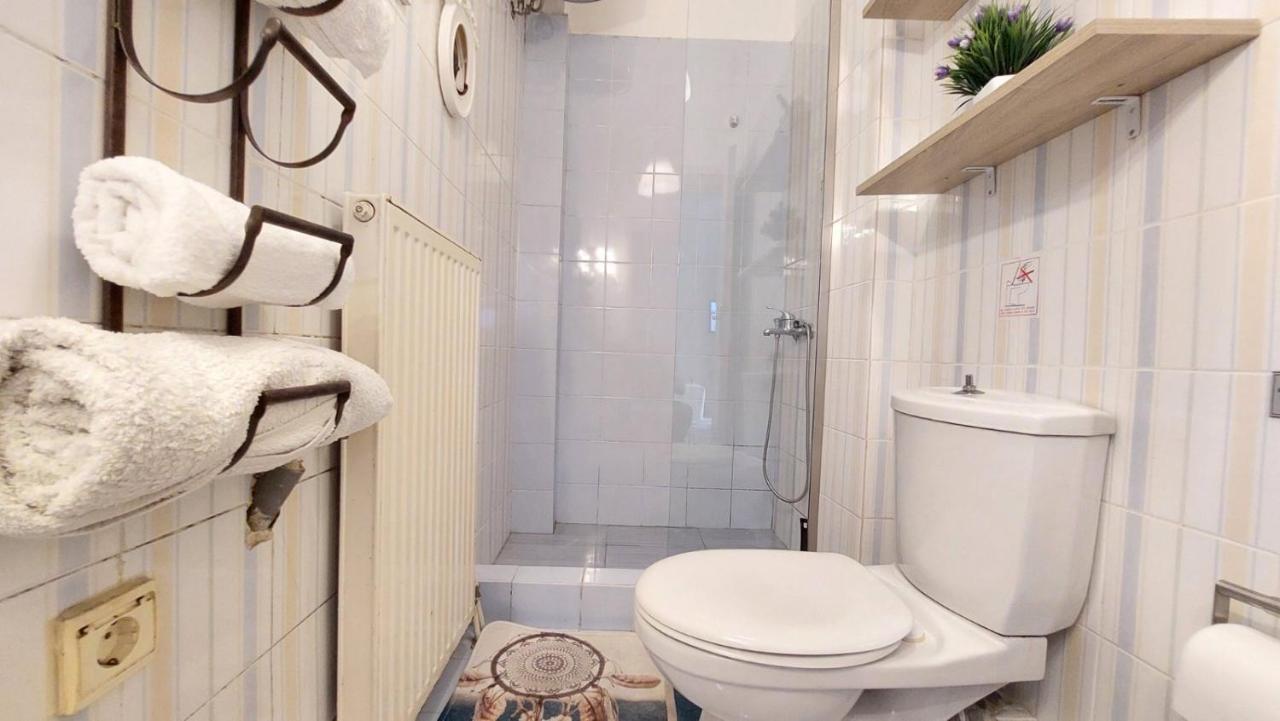 Cozy Minimal Apartment Пирей Экстерьер фото