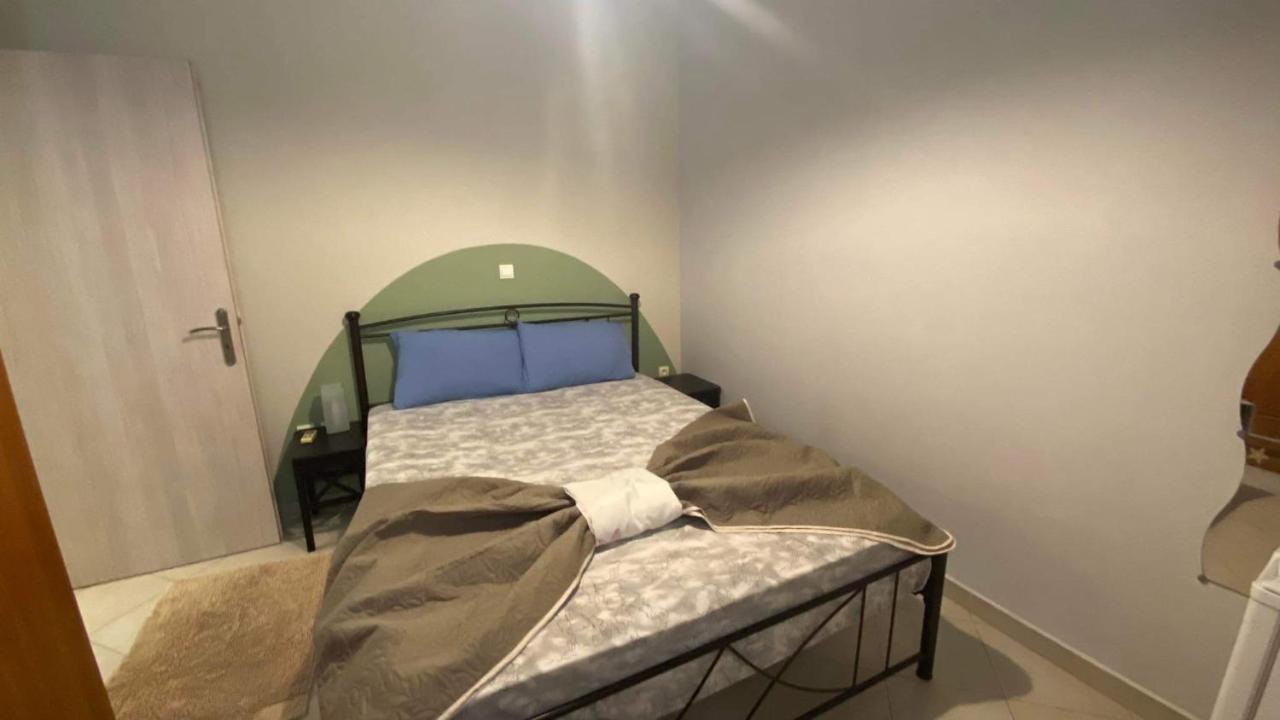 Cozy Minimal Apartment Пирей Экстерьер фото
